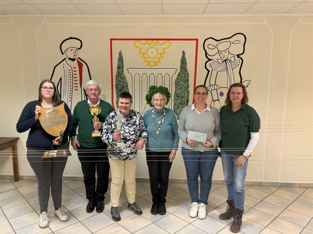 v.l.: Nina Wagner, Gustav Hellmold, Karola Steinert, Kohlkönigen Ingrid Schneider, Tina Niemann, Christina Wagner